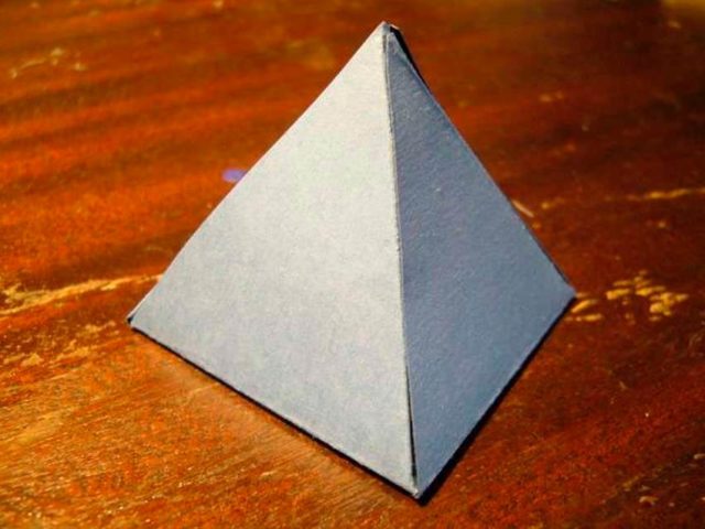 Пирамида бумажная